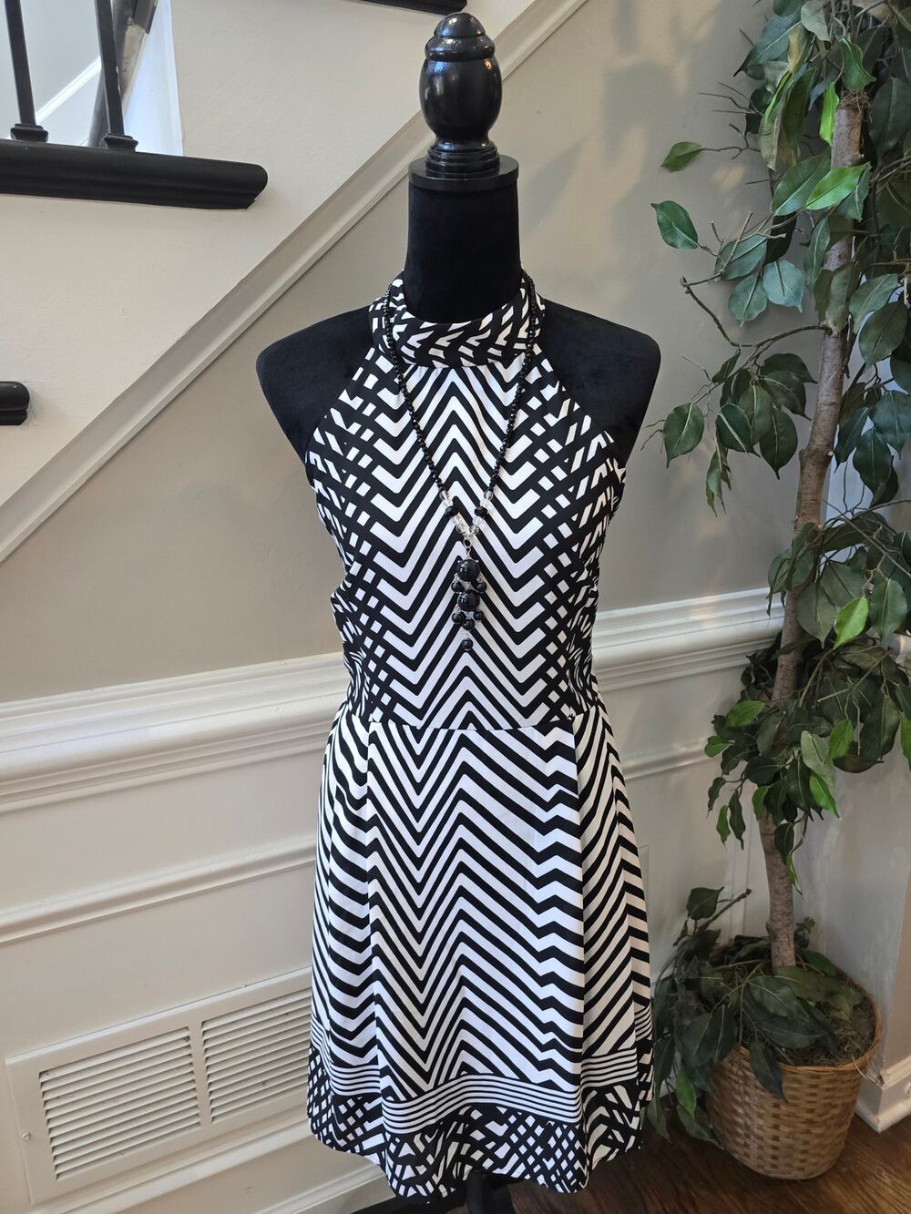 Bisou Bisou A-Line Dress Women SZ 16 White/Black Chevron Halter Neck Back Zipper